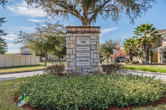 view of community / neighborhood sign