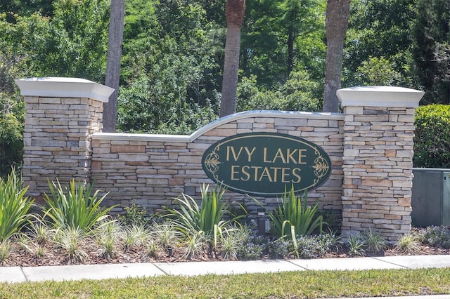 view of community / neighborhood sign