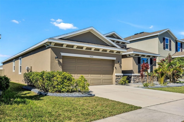 view of front of property featuring a front lawn and a garage