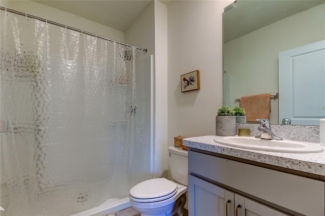 bathroom with vanity, toilet, and curtained shower