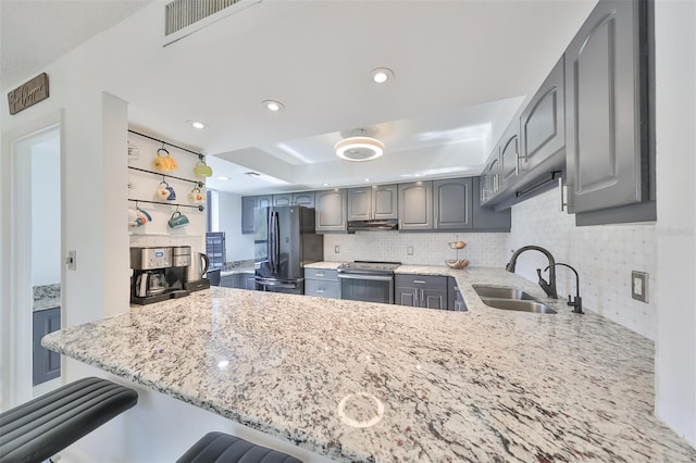 kitchen with sink, backsplash, kitchen peninsula, and stainless steel range with electric stovetop