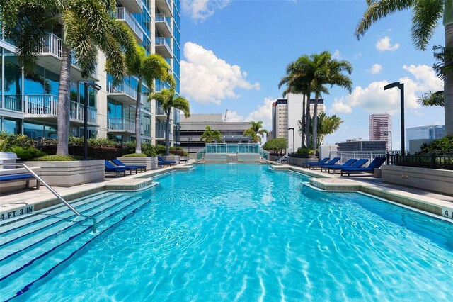 view of swimming pool