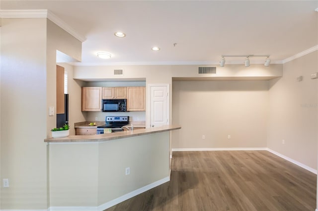 kitchen with kitchen peninsula, stainless steel range with electric stovetop, crown molding, wood-type flooring, and light brown cabinetry