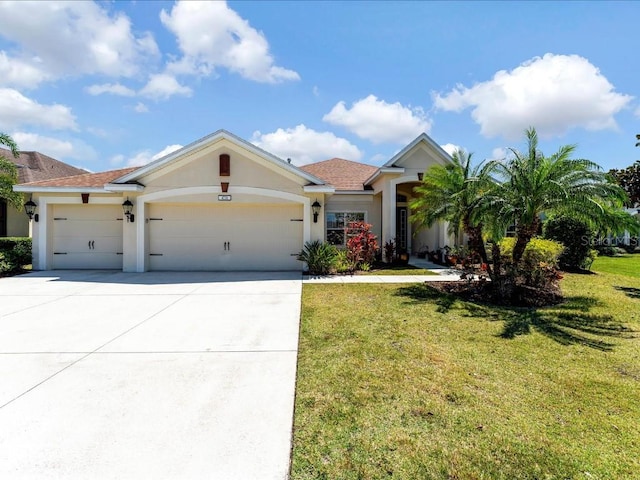 view of front of home featuring a garage and a front yard