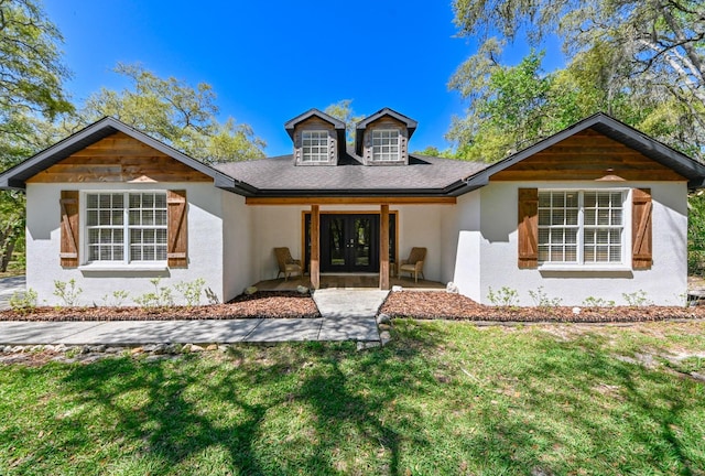 view of front of home with a patio and a front lawn