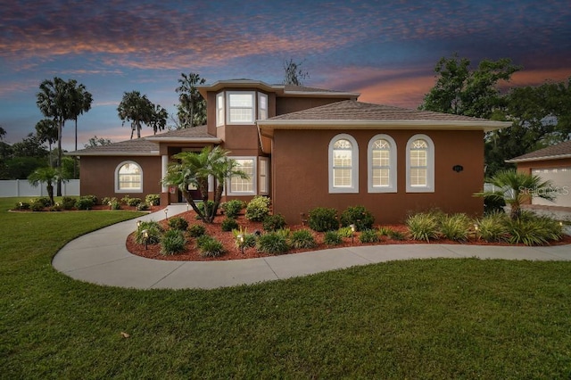 view of front facade featuring a yard