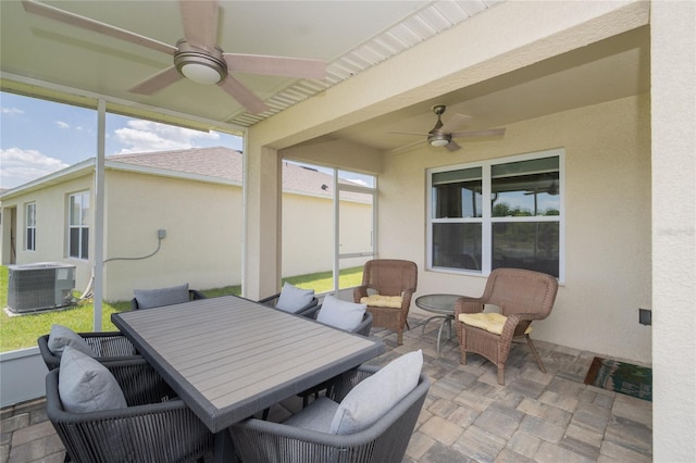 sunroom with ceiling fan