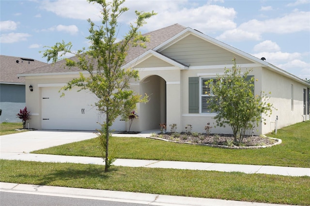 view of front of home featuring a front lawn and a garage