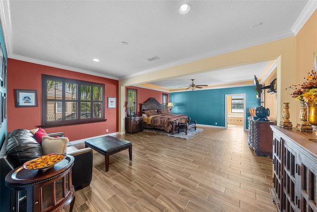 living room with a textured ceiling, light hardwood / wood-style flooring, ornamental molding, and ceiling fan