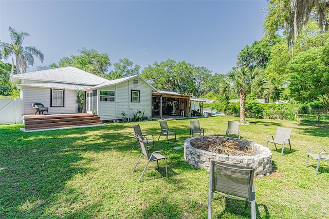 view of yard featuring an outdoor fire pit