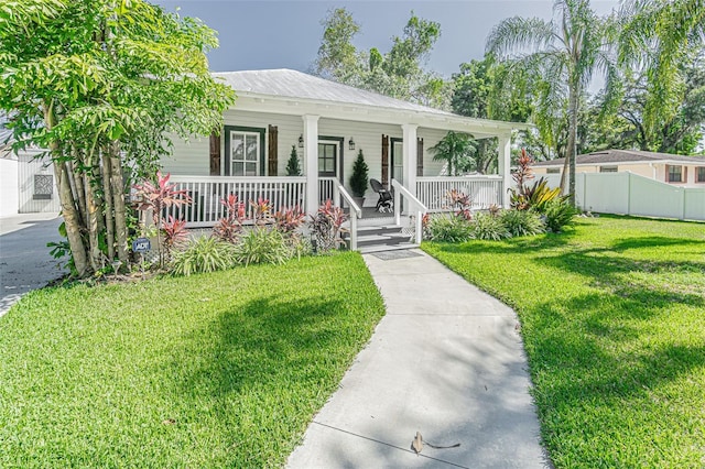 view of front of property featuring a front yard and a porch