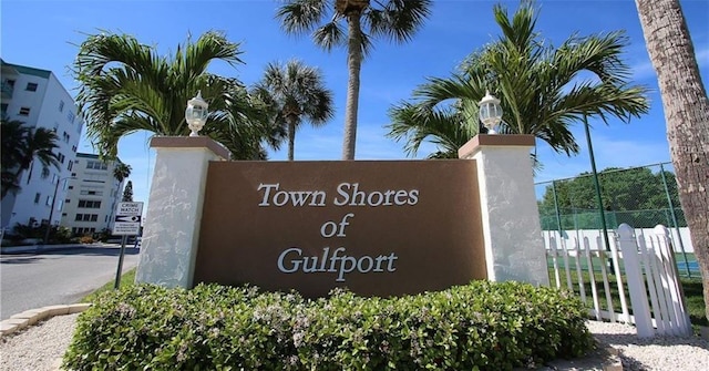 view of community / neighborhood sign