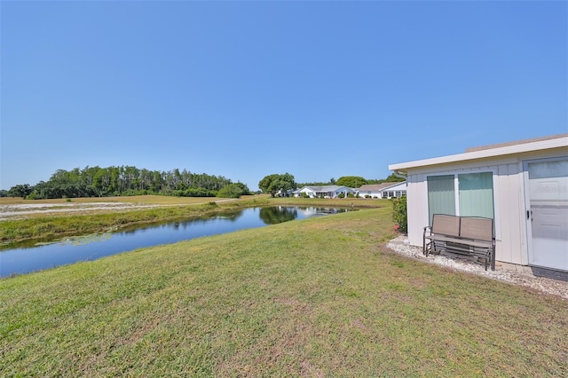 view of yard featuring a water view