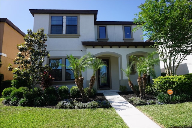 view of front of property featuring a front yard