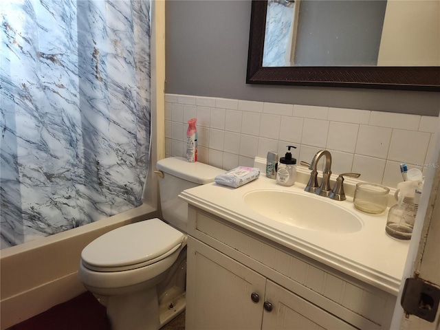 full bathroom featuring shower / bath combo with shower curtain, vanity, tile walls, backsplash, and toilet