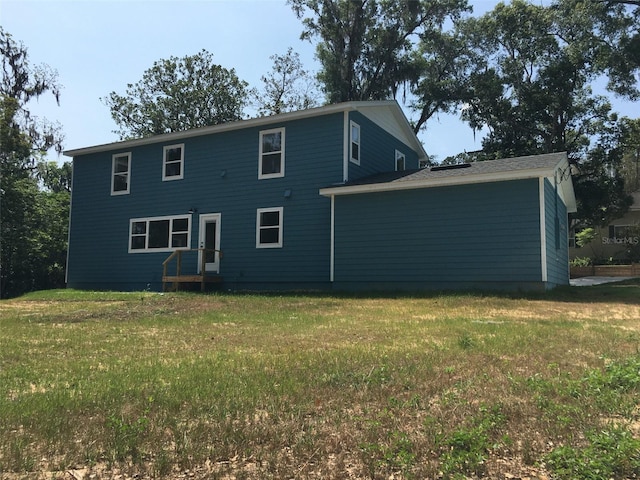 view of front of property with a front lawn