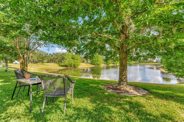 view of yard featuring a water view