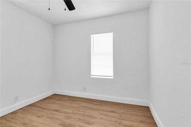 unfurnished room featuring light wood-style floors, ceiling fan, and baseboards