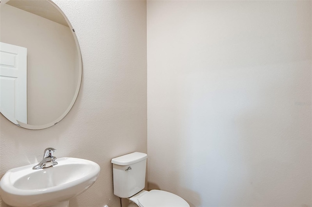 bathroom featuring toilet and sink