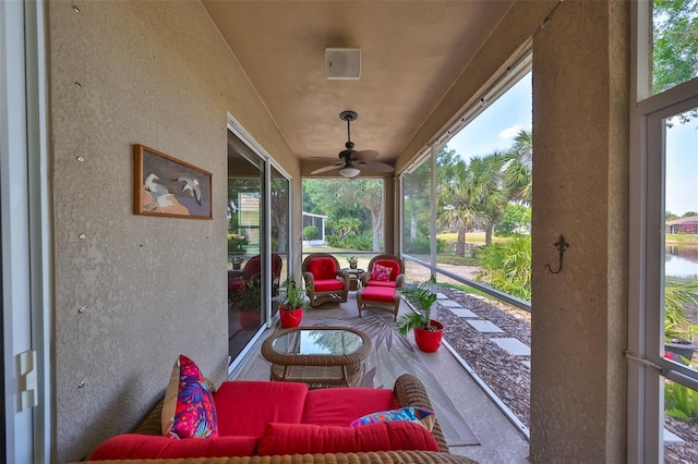 sunroom with ceiling fan