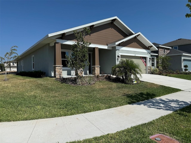 view of front of house featuring a front lawn and a garage