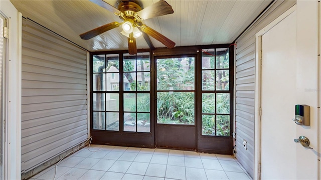 unfurnished sunroom with plenty of natural light and ceiling fan