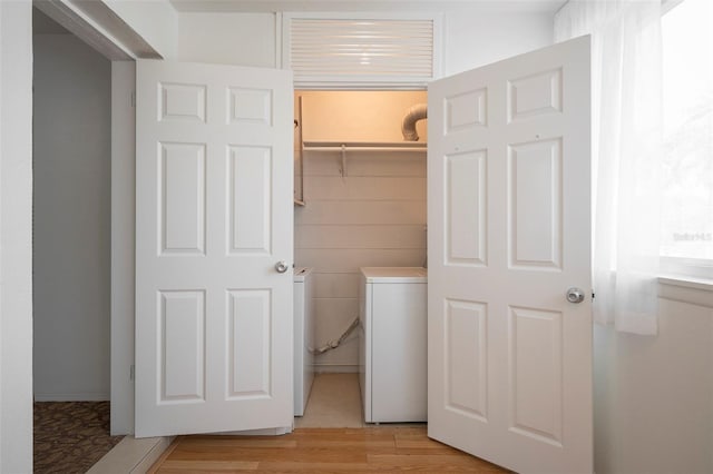 closet with independent washer and dryer