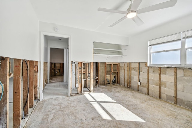 unfurnished room featuring ceiling fan