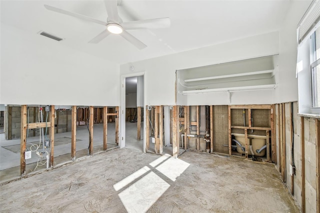 empty room with ceiling fan