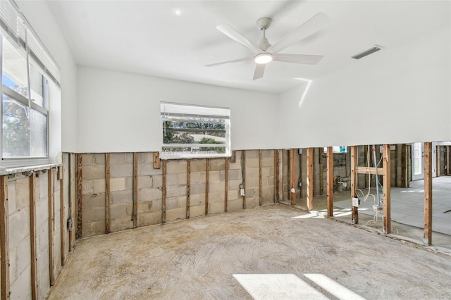 unfurnished room featuring ceiling fan