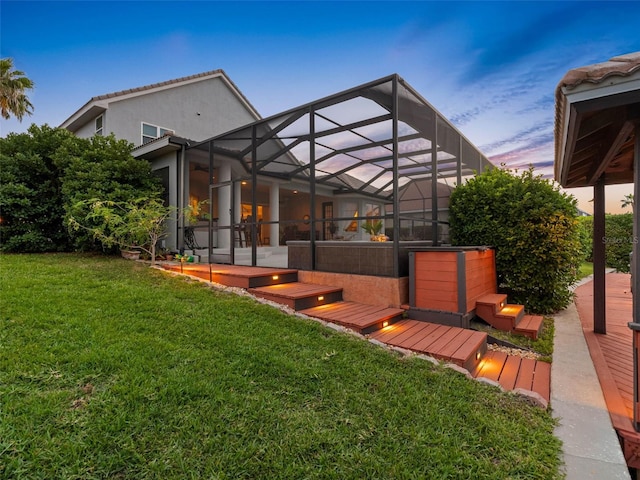 5510 E Longboat Blvd, Tampa, FL 33615 - yard at dusk with a patio and glass enclosure