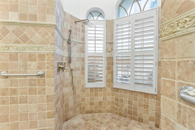 bathroom featuring a tile shower