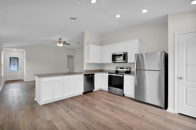 kitchen with ceiling fan, light hardwood / wood-style flooring, kitchen peninsula, stainless steel appliances, and sink