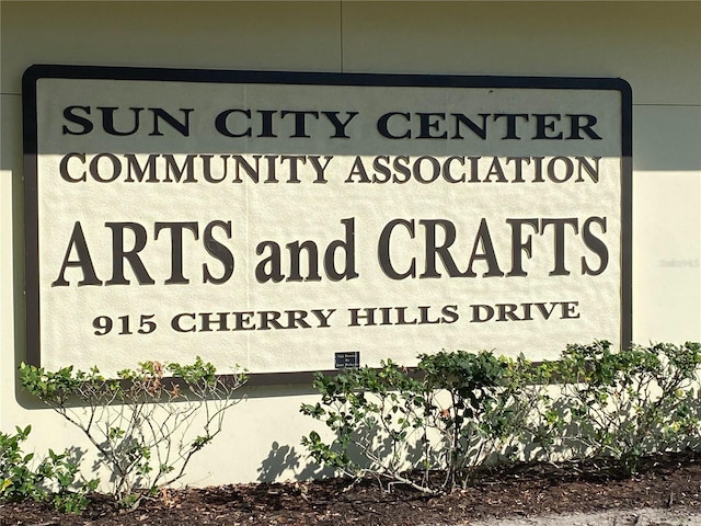 view of community / neighborhood sign