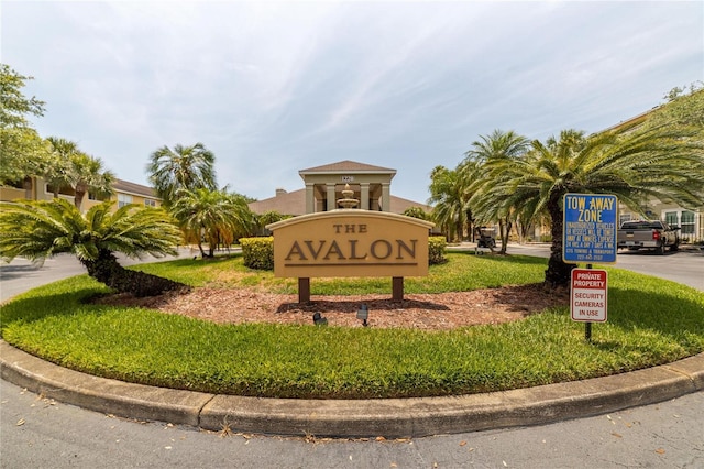 view of community / neighborhood sign