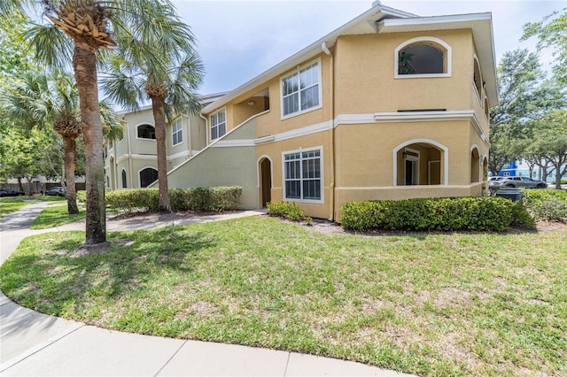 view of front facade with a front yard