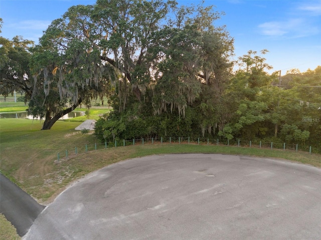 Listing photo 3 for N Lake Dr, Zephyrhills FL 33542