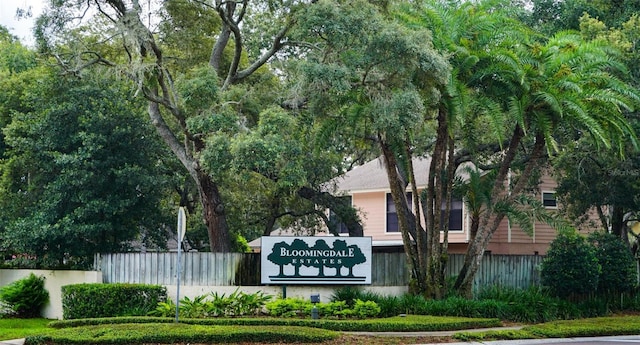 view of community / neighborhood sign