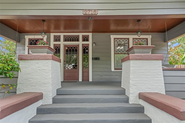 doorway to property with covered porch