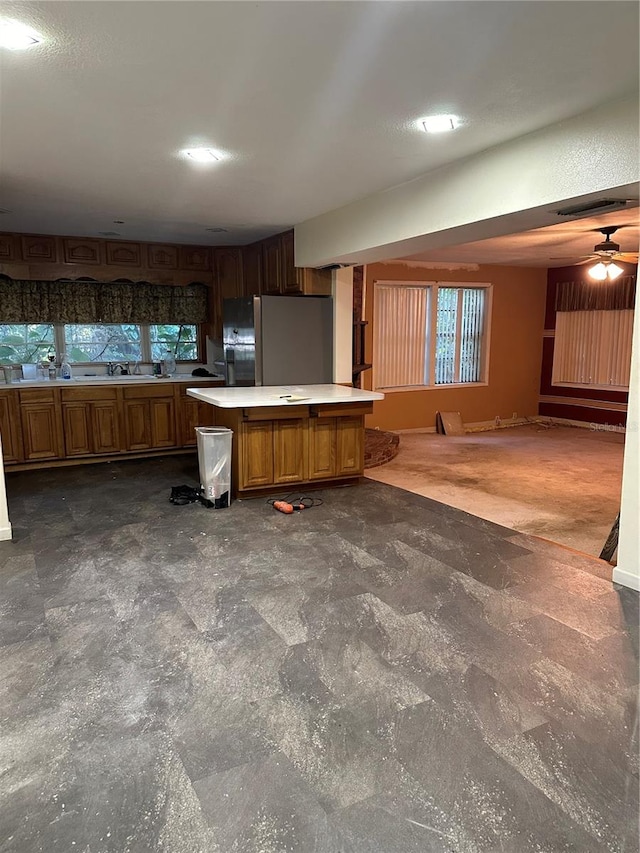 kitchen featuring sink, stainless steel fridge, and ceiling fan