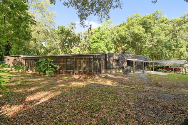 view of yard with an outbuilding and exterior structure