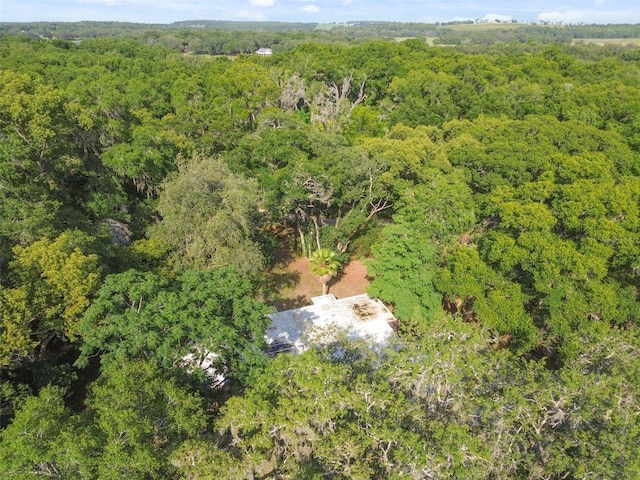 birds eye view of property featuring a forest view