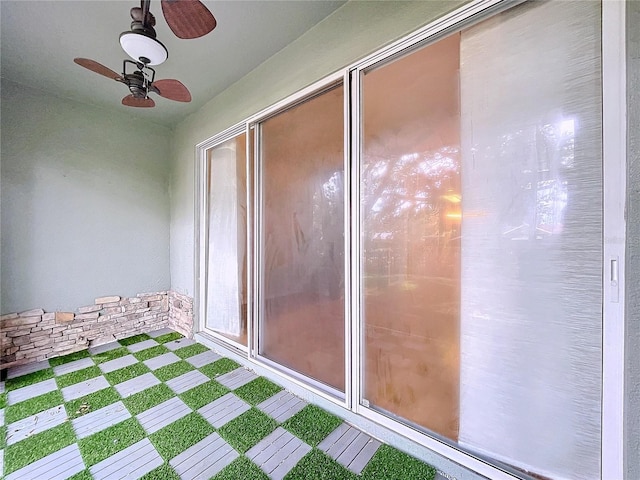 bathroom featuring ceiling fan