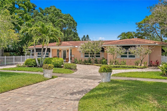 view of front of property with a front yard