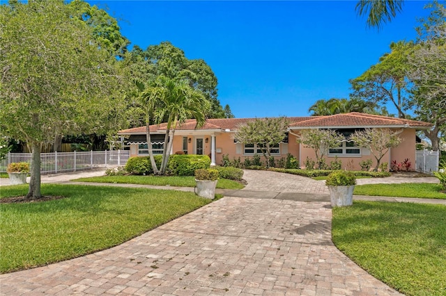 view of front of property with a front yard