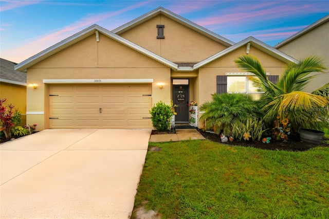 view of front of house featuring a yard and a garage