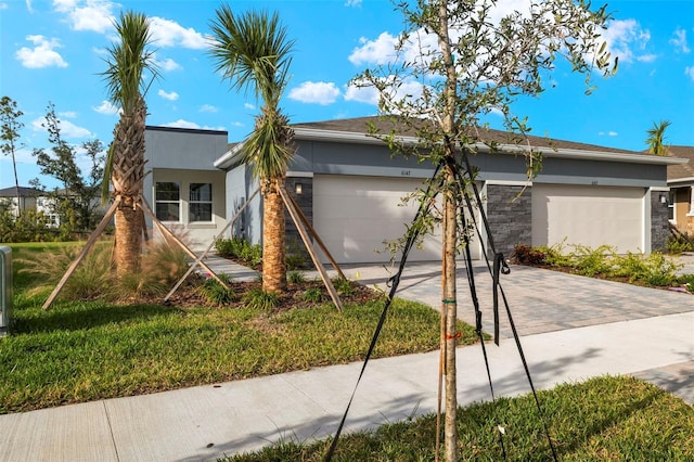 view of front facade with a garage