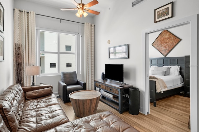 living room featuring plenty of natural light, light hardwood / wood-style floors, and ceiling fan