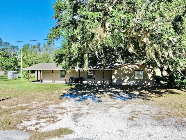 view of front of house with a front lawn