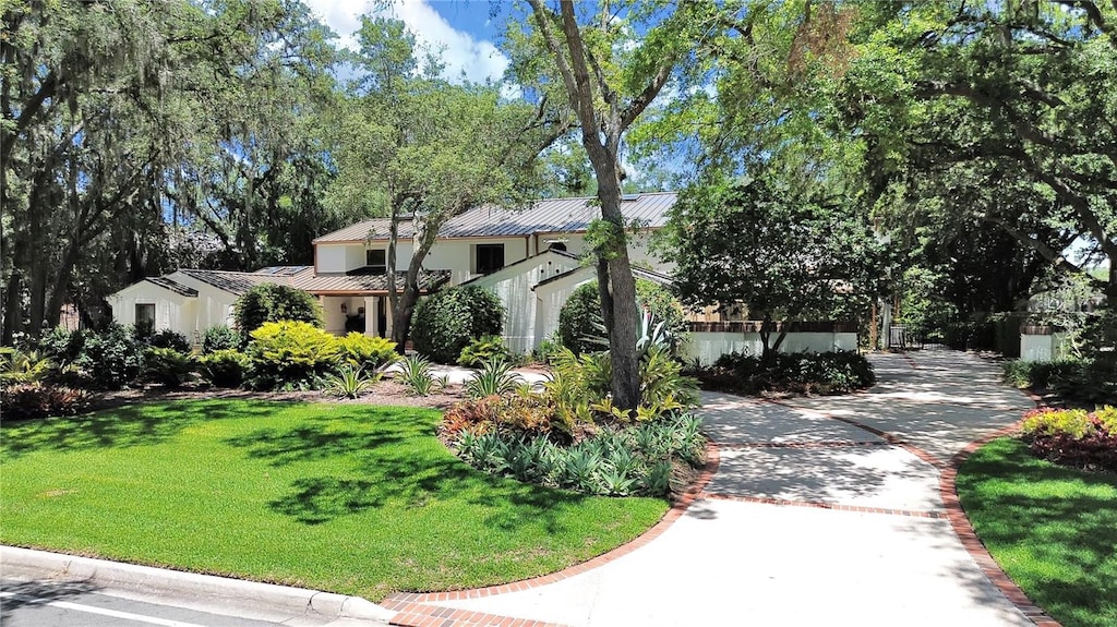 mediterranean / spanish house featuring a front yard